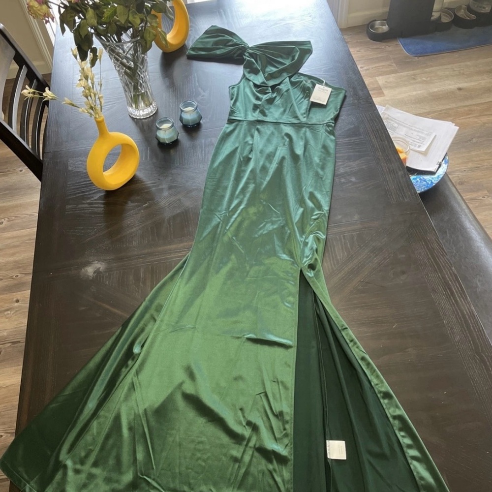 Elegant Green Evening Gown